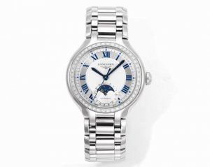 浪琴全新款心月星辰腕表 璀璨星辰，腕间永恒 让每个抬手都是高光时刻 晶莹美钻环绕表盘，如星辰坠入眼眸 白色搭配银色表盘层次分明，如同月光光晕，温和宁静，低调中透