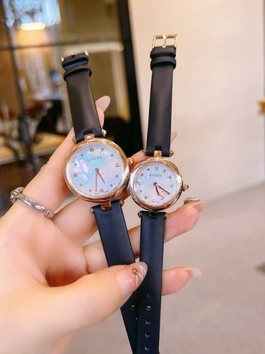 古驰小黑金表 原单品质、值得信赖 爆款古驰Gucci、巴塞尔钟表展新宠，全新设计！字面：天然贝母面，机芯：瑞士石英，表带：进口牛皮 316精钢 ，尺寸：27Mm