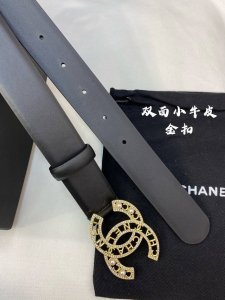 特 香奈儿 原单货品 宽度3.0Cm 双面原厂小牛皮，皮质柔软 细腻，手感好。多种扣头可选 ，精细做工。上身效果非常好