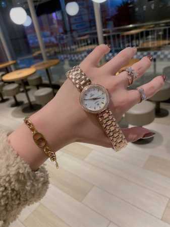 白 金 钻+30 Omega欧米茄 时尚女士石英腕表 女神范十足的一款手表 超强时尚设计理念 进口石英机芯 顶级镀膜玻璃镜面 多颜色进口小牛皮搭配原装针扣 尺寸 - 点击图像关闭