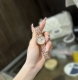 白 .金+20.钻+30欧米茄 Omega 精品女神水滴系列腕表。精致唯美的设计，让您的美丽无处不在，也将华丽与经典融合，创造出惊艳巨作，表盘清新淡雅，色彩的格