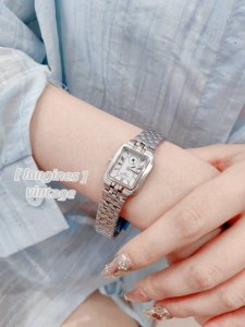 白 金 人间浪漫富贵花，被浪琴中古表击中！太秀致的一枚浪琴 Vintage 优雅系列表，可真是火遍全网不拥有一枚是不是心痒痒！这枚自浪琴 Longines 实在