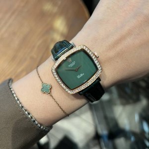 劳力士 Rolex 1970's Vintage 中古品限量系列腕表。善于将复古元素和时下流行巧妙融合,打造独树一帜的品牌风格。时尚就像是一场循环,一场又一场周 劳力士 Rolex 1970's Vintage 中古品限量系列腕表。善于将复古元素和时下流行巧妙融合,打造独树一帜的品牌风格。时尚就像是一场循环,一场又一场周