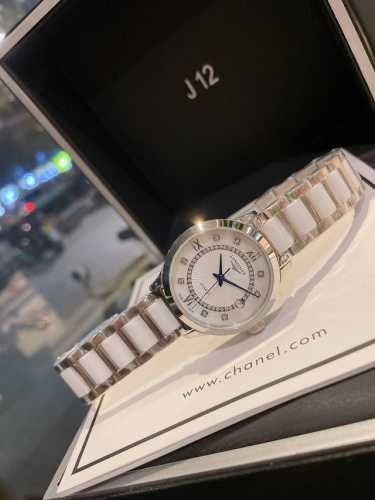 陶瓷白 金 钻30 浪琴-Longines. 最新气质女表 搭载原装进口石英机芯，珍珠贝表盘，水晶镶钻精致雅典，闪亮而不单调，316精钢表壳 ，蓝宝石玻璃尺寸3