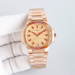 一套 A915 Tb1983秋冬专柜新款休闲运动开衫套装 成功人士必备 高端定制卫衣长绒棉材质 超柔软亲肤触感 胸前最新品牌logo点缀设计 东方美学剪裁设计