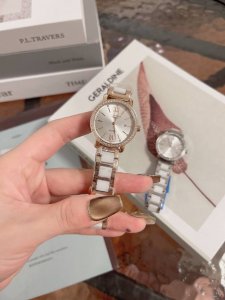 白钻 玫 钢带20陶瓷40新款浪琴-Longines简约大气女款 进口石英机芯 矿物质玻璃镜面 316L精钢表壳 直径30Mm厚8Mm 该款腕表备受女性喜爱，在