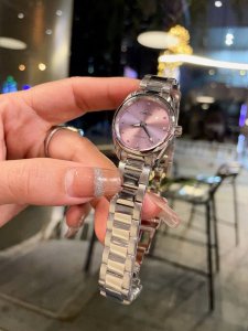 专柜爆款 华伦天奴2024年最新款男士西装外套面料手感细腻 拥有精美绝伦的剪裁 高级客供定制图案和华贵奢侈的意大利顶级设计风格 休闲风的必备单品 高级上档次的一