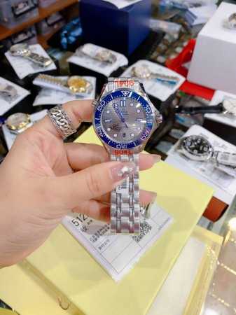 绅士高级 彰显品味 无论正装还是休闲都是最佳选择！酷帅 热度爆款潜水表 海马300米，黑马产品，同质量之最！重新定义海马300完美诠释性！ 海马系列300米潜水 - 点击图像关闭