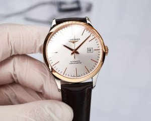 台湾厂出品：白 . 金50.. 本品均已严格经过防水压力测试，防水可达120米 此款出货都以三码合一的形式出货，退换均以三码合一进出，望多理解！ 台湾台湾厂出品