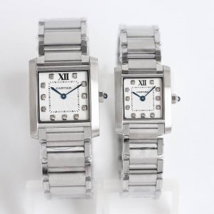 490台湾厂出品-卡地亚 Cartier 法国坦克W S T A系列腕表 Af5 技术特点： 1镜面：蓝宝石鱼眼表镜玻璃，玻璃镀了防指纹十透明膜，让玻璃面更加清