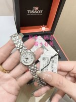 天梭2025最新款 最新款 最新款 嘉丽系列 T126.010进口石英女表 ！！！三码合一可以扫码非市场便宜货 灵感于古罗马建筑，因其小巧迷人，也被爱称为“小美