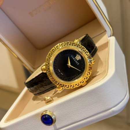 白 金 新款 范思哲 Versace Greca Twist 系列，表径35Mm，浮雕艺术、层次空间，希腊回纹布满顶圈和表圈内圈，浮雕设计突显镂空视觉，仿佛步入 - 点击图像关闭