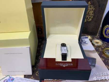 520浪琴超好看的小红表浪琴-Longines戴卓维纳系列 精致两针半女士腕表 搭配精准进口瑞士机芯 316精钢表带 直径33*22Mm厚7Mm. - 点击图像关闭