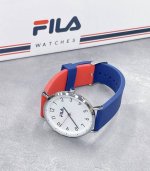 Fila斐乐 这块拼色手表设计敲酷的 红蓝的配色时尚感拉满 我觉得很适合学生党 日常搭配起来Hin有型诶～