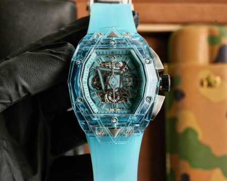 同价 Hublot宇舶新品：刺青三代 宝石之域，透视新时承袭Big Bang灵魂系列精髓。 超透明进口K9料材质腕表壳，菱形双凹凸玻璃镜面，焕现雕塑层次感。 精 - 点击图像关闭