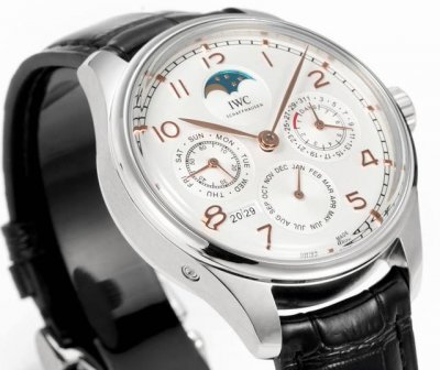 Gr新品 万国葡萄牙系列万年历腕表，复刻界最复杂的腕表，所有功能同步原装，所有功能调节通过把头控制. 1 功能介绍 12点日月星辰，9点钟独立小秒针和星期指针显