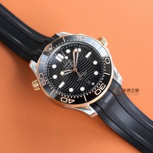 胶带 台湾厂-修正版 Seamaster海马系列300米300M同轴 至臻天文台表42毫米42Mm潜水表丶精钢拉丝表壳局部抛光处理 表圈采用黑色陶瓷，饰以白色珐