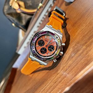 白 玫 爱彼皇家橡树离岸型系列26236 专柜最新蓝色方钻 独家高版本 这是一款独有的爱彼精神的腕表 全新37Mm女款腕表打破常规 镶嵌炫彩夺目的t形彩钻 表盘