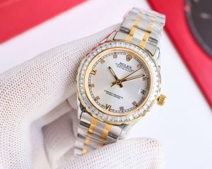白 金 爆款推荐爆款首推劳力士限量女款火爆到货！优雅美艺，养眼吸睛！A级珍珠贝壳材质彰璀璨夺目、设计显出独特高贵优雅女神气质！原装进口821A机芯，产品性能稳定