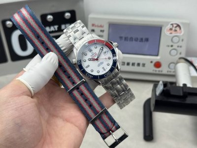 欧米茄海马 米 指挥官007 42Mm 搭载2507机芯与原版一致 下单即送军用布带