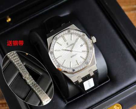 爱彼皇家橡树 型号15451.St.Zz.1256St.02 震撼上线：剔除机芯甲板多余部分，使之变得更加镂空 成就钢表巅峰 实力演绎 卫冕“钢”王！ 6大精妙 - 点击图像关闭
