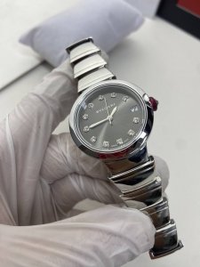 Bvlgarl宝格丽 系列腕表，这是女神专属的唯美单品，高贵奢华而内敛，百搭神器又有无限气质高雅，质量壳套更是完美，316L精钢，钻刻面，搭配蓝宝玻璃，你真正值