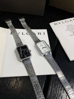 香奈儿PremièRe系列腕表 女款中古方糖，21*26Mm，矿物质玻璃，白贝母 黑搪瓷搭配钻时标， 特殊工艺切割钻石 镶嵌圈口表壳，新款钢网带扣，方便佩戴简单