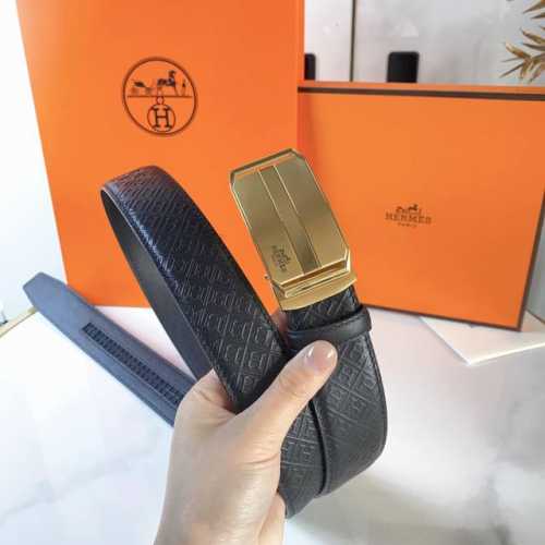 特 品牌： H 新款进口3. 5Cm不锈钢平滑扣头层小牛皮，手感细腻柔软。搭配纯钢镀银自动扣精品钢扣，男士必备！宽度： 3.5Cm不锈钢自动扣，长短可以裁剪
