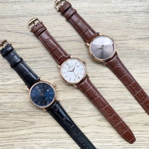 金+20万国 Iwc 波涛系列 精品男士腕表，经典大三针设计，尊贵大气，绅士风范，卓越品质，热卖全城。采用全自动机械机芯，顶级316精钢表壳，进口小牛皮表带，矿
