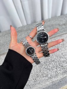 白壳 玫 钢带加20 实物拍摄 品牌： 浪琴-Longines 类型：情侣对表 表壳：316精钢 做工优质 表带：进口小牛皮 316精钢 两种可选 机芯：进口石