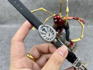 最强 顶级 原版 复刻女款 宝玑那不勒斯皇后系列， 表壳腕表尺寸分别为小号33X25毫米 鹅卵形表壳高雅大气，表壳外缘饰有钱币纹。表圈和表壳周围镶嵌共117颗施