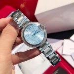 卡地亚新款冰蓝面机械女款33Mm Cartier 卡地亚 蓝气球系列 以风格细腻，格调优雅著称，精钢表壳的色泽度使得腕表如气球般轻盈，罗马数字时标在表盘上显得复