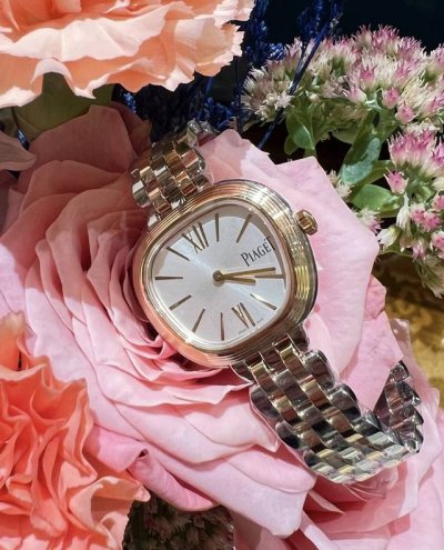 Oh My 这是什么神仙腕表 今年伯爵新出的鎏金悦影系列腕表就像开了挂一样， 再现了60年代珠宝腕表的独特表盘造型， 历久弥精 放在现代依然是众多腕表中最耀眼的