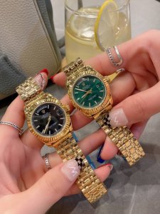 白 金 麦家mj 劳力士最经典的系列除了dd没有之一，劳力士day-Date 33Mm女性尺寸星期日历型系列，为确保走势精准采用进口石英机械 0机芯！白壳与金玫