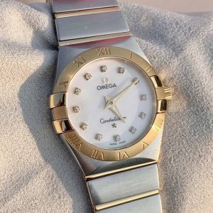 配盒 支持香港、美国直邮 欧米伽Omega 星座系列 真钻石英女表，表盘直径27Mm 。机芯采用原装机芯同产地瑞士原装石英机芯 镜面采用德国进口蓝宝石高强度防刮