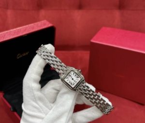 Cartier猎豹系列小号.江疏影同款 猎豹系列Wspn0006 方形表壳搭配圆润的线条知性典雅， 具备现代感！专为女士设计的非凡杰作！