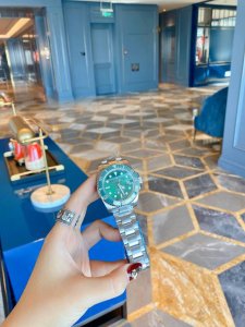 高品质Rolex劳力士 绿水鬼 机械机芯 精钢市场高版本 凭借买版、表径39Mm不断改进的钻研精神，特别是五大神器的业界认可，表径目前销量一直成上升趋势预定款式