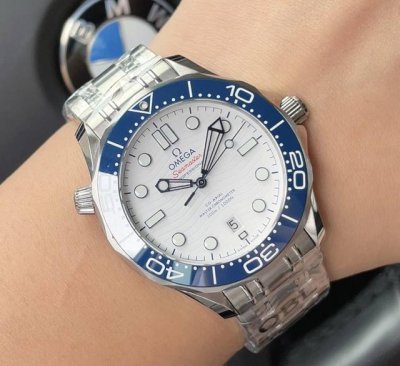 Obl出品最新力作 Omega欧米茄Ω海马 米 原版1比1复刻 尺寸 42毫米 厚度12毫米 机芯 采用独家原装进口定制0反修8800欧米茄至臻天文台机芯 双T