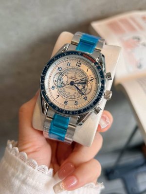 欧米茄海马系列 最新款式 类型：精品男士腕表，机芯：进口真六针跑秒石英机芯实心钢带蝴蝶扣子，镜面：矿物质强化玻璃浮雕精华 浩瀚大气 匠心独运 腕间瑰宝尺寸：直径