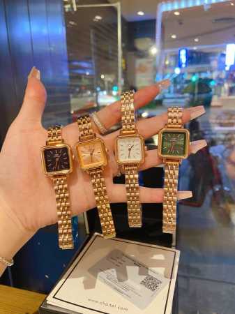 钢带 Dw 新品低调奢华dw女款古董表，小方表 瑞士石英机芯，合金材质与白金电镀，整体质感和气质都变了，精致感upup搭配小巧壳形，上手效果完美！尺寸28Mm - 点击图像关闭