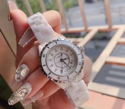 你要的只是时间，因时而动，情有独钟 香奈儿J12 高端女表 经典之作 陶瓷表壳 石英机芯 33Mm