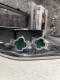 白 金 梵克雅宝 四叶草 Clover ，它的花语是幸福。第一片叶子代表希望 Hope ；第二片叶子代表信心 Faith ；第三片叶子代表爱情 Love ；第四
