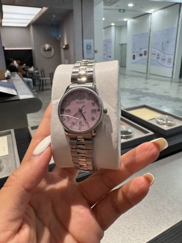 想把这块表焊在手上 抗拒不了的Gucci新品 古驰腕表G-Timeless系列现代摩登气息的完美融入滚花设计优雅知性表盘Gucci Logo 双G标识尽显标志性
