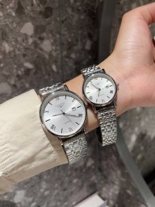 白壳 玫 钢带20 浪琴 情侣对表 原装进口石英机芯 矿物质玻璃镜面 316L精钢表壳 直径男40Mm女30Mm 厚8Mm如果今天的阳光停止了它耀眼的光芒。那么