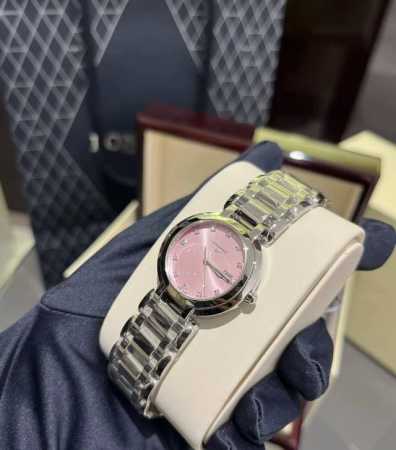 浪琴心月系列，灵感源自千年传颂的 一千零一夜 ，每一秒流转，都承载着心想事成的美好愿景。这款手表以优雅腕间时光印记，精致设计彰显非凡品味，让每一位女性都为之倾倒 - 点击图像关闭