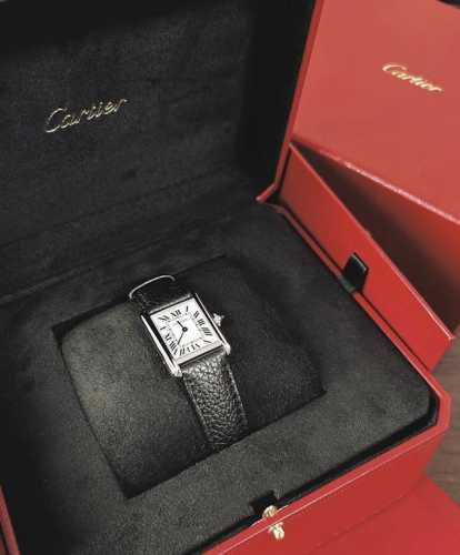 年，Louis Cartier 从战场上的坦克汲取灵感，创作出了Tank系列，为制表界带来了一场风格革命。