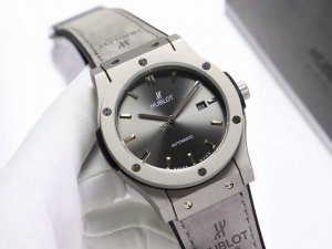 金+20宇舶 恒宝Hublot 经典融合系列 316精钢表壳 壳套采用Cnc工艺精细打磨加工 确保各方位细节 圈口彰显宇舶独特拉丝工艺效果，表带采用进口橡胶表带
