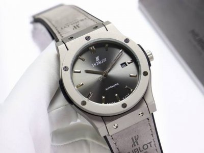 金+20宇舶 恒宝Hublot 经典融合系列 316精钢表壳 壳套采用Cnc工艺精细打磨加工 确保各方位细节 圈口彰显宇舶独特拉丝工艺效果，表带采用进口橡胶表带