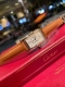 白 金 钻30 卡地亚-Cartier Tank Américaine腕表，小号表款，采用蓝宝水石晶镜面，瑞士石英机芯。原版开模，精钢表壳，八角形表冠，镶嵌一颗