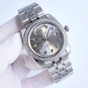 Sj出品 帝舵 Tudor R1 经典系列m23013-0022传承经典！正方形尺寸！更贴手！大器晚成！。 ［上市时间］ 2024年。 ［品质］Aaa级原板复刻
